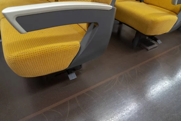 Tóquio, Japão - 3 de maio de 2019: Akita Shinkansen Komachi, Interior de assentos de classe padrão da série E6 Shinkansen trem bala super expresso na estação de Ueno, no Japão . — Fotografia de Stock