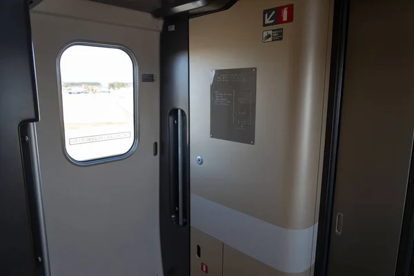 Tokyo, Japon - 3 mai 2019 : Akita Shinkansen Komachi, Intérieur des sièges de classe standard de la série E6 Shinkansen super express bullet train à la gare d'Ueno au Japon . — Photo