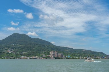 Taipei, Tayvan-19 Haziran 2019: Tamsui yeni Taipei, Tayvan 'da bir deniz tarafı bölgesidir. Şehir Tayvan Boğazı içine güneş ayarı görüntülemek için bir site olarak popülerdir.