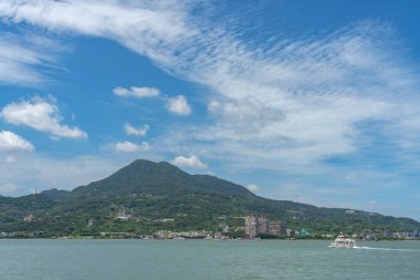 Taipei, Tayvan-19 Haziran 2019: Tamsui yeni Taipei, Tayvan 'da bir deniz tarafı bölgesidir. Şehir Tayvan Boğazı içine güneş ayarı görüntülemek için bir site olarak popülerdir.
