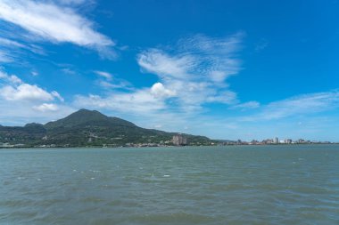 Taipei, Tayvan-19 Haziran 2019: Tamsui yeni Taipei, Tayvan 'da bir deniz tarafı bölgesidir. Şehir Tayvan Boğazı içine güneş ayarı görüntülemek için bir site olarak popülerdir.