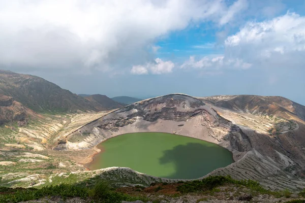 Prachtig Uitzicht Okama Crater Lake Berg Zao Zomer Zonnige Dag — Stockfoto