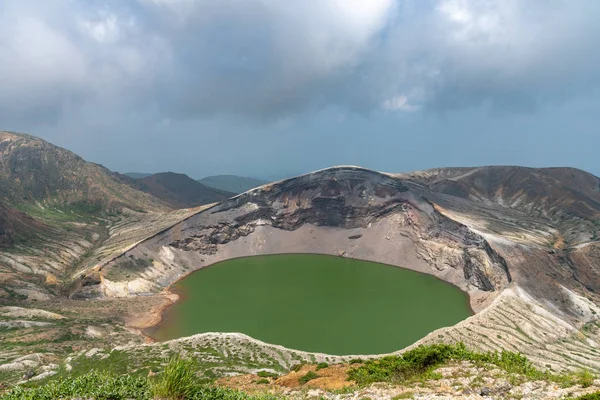 Prachtig Uitzicht Okama Crater Lake Berg Zao Zomer Zonnige Dag — Stockfoto