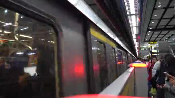 Taipei Taiwan Junho 2019 Plataforma Sistema Estações Metro Taipei Passageiros — Vídeo de Stock