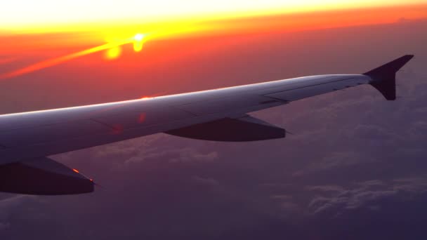 Lucht Uitzicht Vliegtuig Vleugel Silhouet Met Donker Blauwe Hemel Horizon — Stockvideo