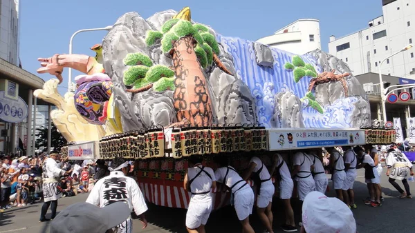 Aomori, japan - 6. aug 2018: aomori stadtbild während nebuta matsuri. nebuta matsuri ist ein japanisches Sommerfest, das in der Präfektur Aomori, Japan, stattfindet. — Stockfoto