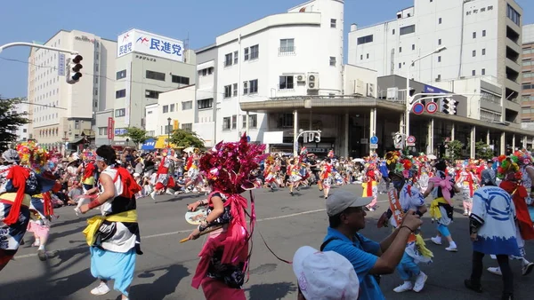 Aomori, Japon - 6 août 2018 : Paysage urbain d'Aomori pendant Nebuta Matsuri. Nebuta Matsuri est un festival d'été japonais qui se déroule dans la préfecture d'Aomori, au Japon. — Photo