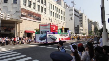 Aomori, Japonya - Ağu 6 2018 : Nebuta Matsuri sırasında Aomori cityscape. Nebuta Matsuri, Aomori Ili, Japonya'da düzenlenen bir yaz festivalidir.