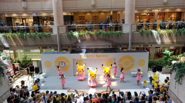 Yokohama, Japonya - 09 Ağustos 2017: Pikachu Salgını! 2017. Pok?mon Company tarafından Japonya'nın Yokohama Minato Mirai 21 bölgesinde 9-15 Ağustos 2017 tarihleri arasında düzenlenen gerçek dünya etkinliği