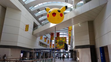 Yokohama, Japonya - 09 Ağustos 2017: Pikachu Salgını! 2017. Pok?mon Company tarafından Japonya'nın Yokohama Minato Mirai 21 bölgesinde 9-15 Ağustos 2017 tarihleri arasında düzenlenen gerçek dünya etkinliği