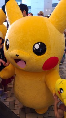 Yokohama, Japonya - 09 Ağustos 2017: Pikachu Salgını! 2017. Pok?mon Company tarafından Japonya'nın Yokohama Minato Mirai 21 bölgesinde 9-15 Ağustos 2017 tarihleri arasında düzenlenen gerçek dünya etkinliği