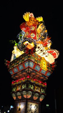 Aomori, Japonya. 08 Ağustos 2016 : Goshogawara Tachineputa matsuri festivali. Ağustos'ta bir Japon yaz festivali. Japonya'nın Tsugaru bölgesindeki en büyük dört festivalden biri olarak bilinir.