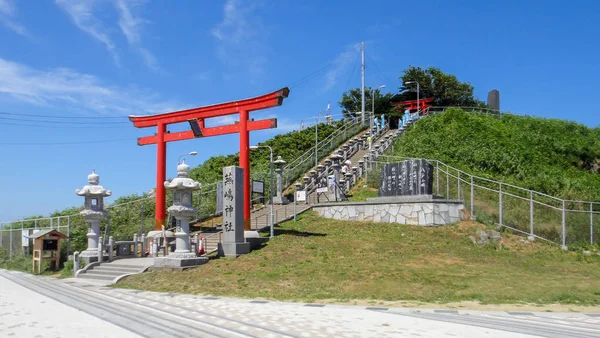 Префектура Аоморі, Японія. 08 серпня 2016: Kabushima острів. Острів відзначається як гніздування для чорно-хвостих чайок і був захищений як Національний природний пам'ятник. Hachinohe, Префектура Аоморі, Японія — стокове фото