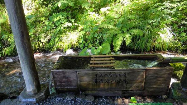 Akita, Japón - 11 de agosto de 2016: Juniko Doce Lagos en la zona montañosa de Shirakami-Sanchi. Patrimonio de la Humanidad por la UNESCO en la región de Tohoku. Prefectura de Aomori, Japón — Foto de Stock