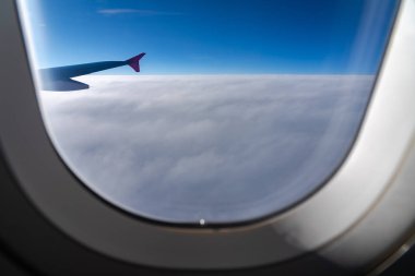 Uçak pencere. Gemide seyahat genel kavram ya da yolcu hava ulaşım için bir airbus lombar penceresinin görünümü