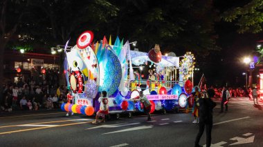 Iyate Prefecture, Japonya-Ağustos 04 2017: Morioka şehir manzarası, Sansa Odori Festivali sırasında, vatandaşlar geleneksel dans ve performans izlerken keyfini çıkarabilirsiniz