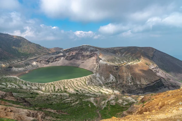 Prachtig Uitzicht Okama Crater Lake Berg Zao Zomer Zonnige Dag — Stockfoto