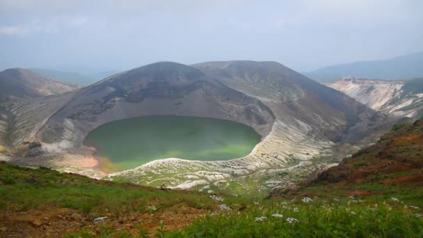 Hermosa Vista Del Lago Del Cráter Okama Monte Zao Día — Vídeo de stock