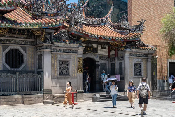 Bangka Longshan Temple è un tempio religioso popolare cinese situato nel distretto di Wanhua. Un bellissimo edificio di architettura e luogo popolare nella città di Taipei, Taiwan. Ago 05, 2019 — Foto Stock
