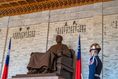 Ana odada Chiang Kai-shek Heykeli, Ulusal Tayvan Demokrasi Memorial Hall içinde ( Ulusal Chiang Kai-shek Memorial Hall ), Taipei, Tayvan. 10 Ağustos 2019