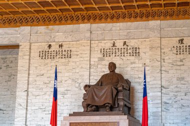 Ana odada Chiang Kai-shek Heykeli, Ulusal Tayvan Demokrasi Memorial Hall içinde ( Ulusal Chiang Kai-shek Memorial Hall ), Taipei, Tayvan. 10 Ağustos 2019