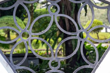 Ulusal Tayvan Demokrasi Memorial Hall Park yan duvar penceresi ( Ulusal Chiang Kai-shek Memorial Hall ). Taipei, Tayvan
