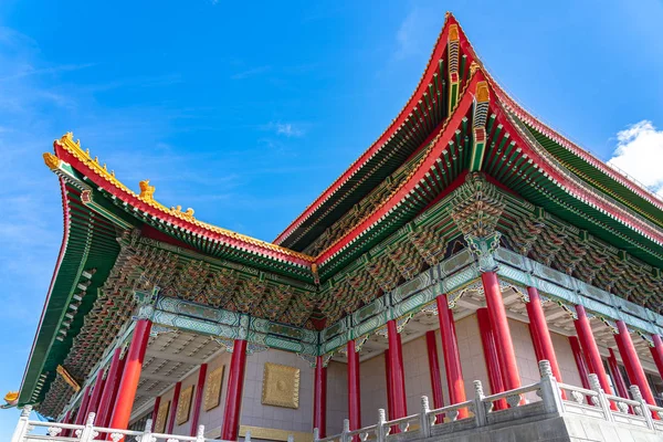 Tayvan Ulusal Tiyatrosu, Ulusal Tayvan Demokrasi Memorial Hall alanı içinde bir Çin tarzı mimarisi (Ulusal Chiang Kai-shek Memorial Hall) yakın çekim görünümü. Taipei, Tayvan