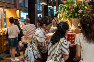 Miyahara'nın iç dekorasyonu. Bir kırmızı tuğla mimarisi eski oftalmoloji kliniği çay, tatlı ve Taichung yemek için popüler bir dönüm noktası haline getirilmiştir, Tayvan - 27 Ağustos 2019