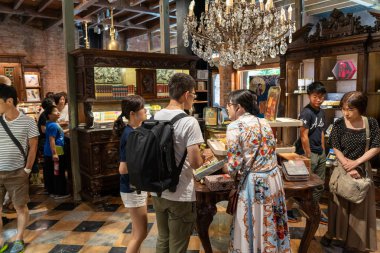 Miyahara'nın iç dekorasyonu. Bir kırmızı tuğla mimarisi eski oftalmoloji kliniği çay, tatlı ve Taichung yemek için popüler bir dönüm noktası haline getirilmiştir, Tayvan - 27 Ağustos 2019