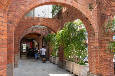 Miyahara'nın dış cephesi. Bir kırmızı tuğla mimarisi eski oftalmoloji kliniği çay, tatlı ve Taichung yemek için popüler bir dönüm noktası haline getirilmiştir, Tayvan - 27 Ağustos 2019