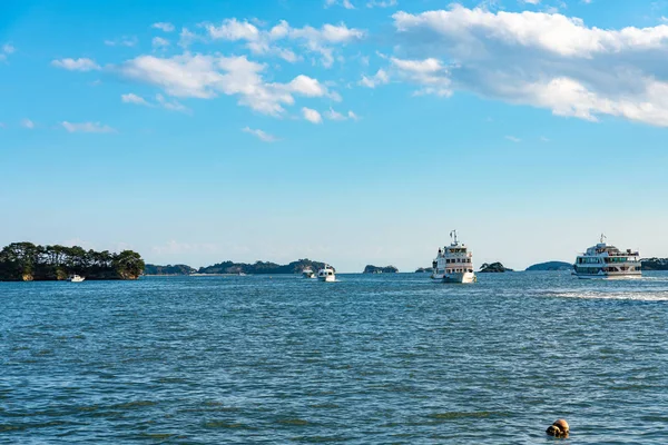 Cruceros turísticos por la bahía de Matsushima. Matsushima Bay está clasificada como una de las Tres Vistas de Japón. Prefectura de Miyagi, Japón. OCT 28, 2018 —  Fotos de Stock