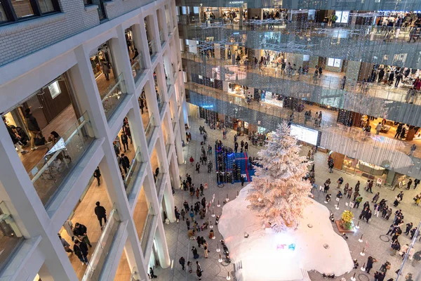 Tokio, Japan - 22. Dezember 2018: White Kitte Winter Illumination Festival, berühmte romantische Beleuchtung Veranstaltungen in der Stadt, schöne Aussicht, beliebte Touristenattraktionen, Reiseziele für den Urlaub — Stockfoto