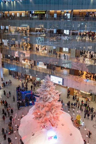 Tóquio, Japão - 22 de dezembro de 2018: festival de iluminação de inverno WHITE KITTE, eventos românticos famosos na cidade, bela vista, atrações turísticas populares, destinos de viagem para férias — Fotografia de Stock