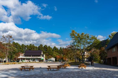 Aomori, Japonya - 16 Ekim 2019: Towada Hachimantai Ulusal Parkı 'ndaki JR Otobüs Towadako İstasyonu
