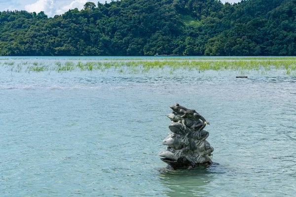 Nantou County, Taiwan - JUN 04 2020 : Underwater frogs stacked object emerge as Sun Moon Lake water level drops. Yuchi Township — Stock Photo, Image