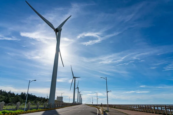 Wind turbines in Taichung Port Gaomei Wetlands Area. A popular scenic spots in Qingshui District, Taichung City, Taiwan — Stock Photo, Image