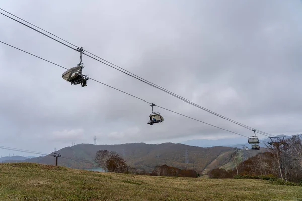 Naeba, Yuzawa, Präfektur Niigata, Japan - 21. OKT 2027: Tashiro Rapid Lift, Skigebiet Tashiro in der Herbstsaison. — Stockfoto