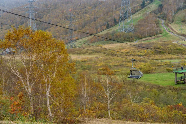 Naeba, Yuzawa, Niigata Prefecture, Niigata 2029: Tashiro Rapid Lift, Tashiro Ski Resort in autumn leaves season. — 스톡 사진