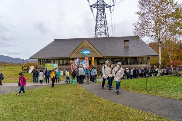 Naeba, Yuzawa, Prefettura di Niigata, Giappone - 21 ottobre 2019: Alpe del ristorante nella stazione sciistica di Tashiro. Vicino alla stazione di vertice Dragondola (Naeba-Tashiro Gondola). — Foto Stock