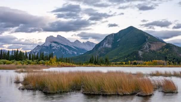 Monte Rundle Montanha Enxofre Pôr Sol Vista Vermilion Lakes Lago — Vídeo de Stock