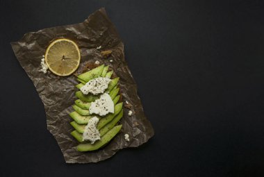 Sağlıklı vejetaryen kahvaltı çavdar kepekli sandviç.