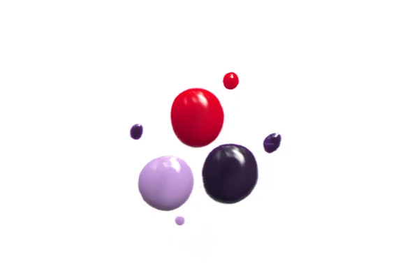 Drei Tropfen Nagellack Rot Und Violett Auf Weißem Hintergrund Isoliert — Stockfoto