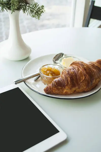 Croissant with jam, butter and a cup of coffee. — Stock Photo, Image