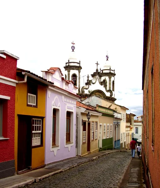 Una Pequeña Calle Lateral Con Muchas Tiendas Coloridas Pintorescas Casas —  Fotos de Stock