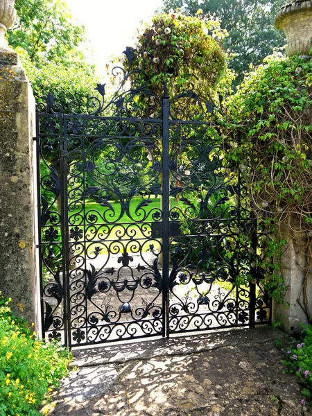 Portão Uma Fronteira Herbácea Mista Jardim Lindamente Paisagístico Região Cotswolds — Fotografia de Stock