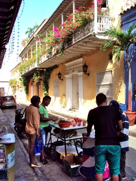 Cartagena Colômbia Novembro 2010 Comerciantes Ambulantes Comida Zona Cidade Velha — Fotografia de Stock