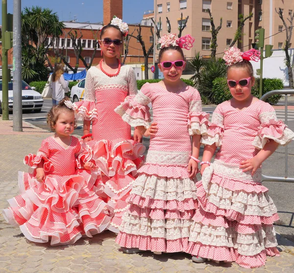 Sevilha Espanha Abril 2013 Jovens Crianças Vestem Vestido Tradicional Para — Fotografia de Stock