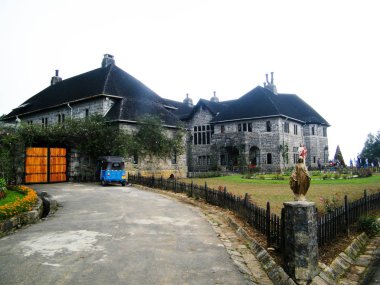 Adisham Hall veya Adisham Bungalow Haputale, içinde Badulla District, Sri Lanka yakınındaki bir kır evi var. 31 Aralık 2017