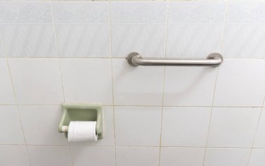 Grab bar Küpeşte banyoda banyo .concept güvenlik