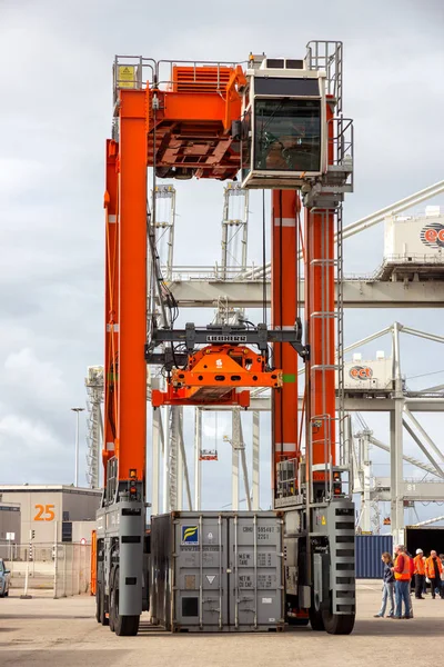 Rotterdam Září 2015 Kultivační Dopravce Pro Přesunutí Kontejnerů Kontejnerového Terminálu — Stock fotografie